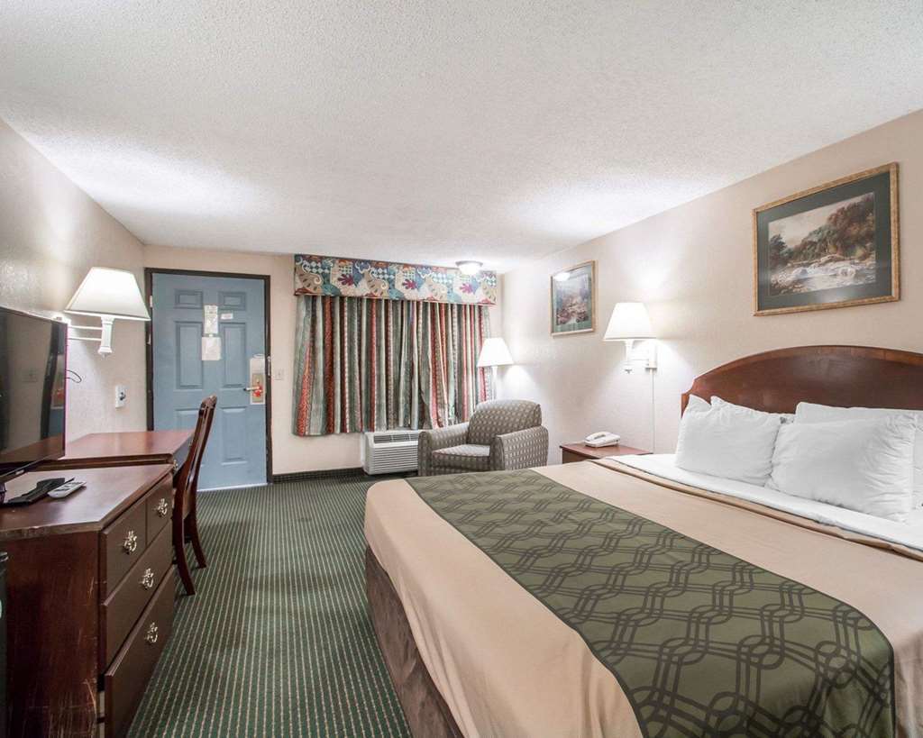 Econo Lodge Pooler - Savannah I-95 Room photo